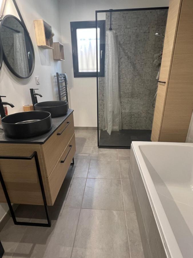 Agreable Villa Recente Au Coeur D'Un Charmant Petit Village Sernhac Luaran gambar