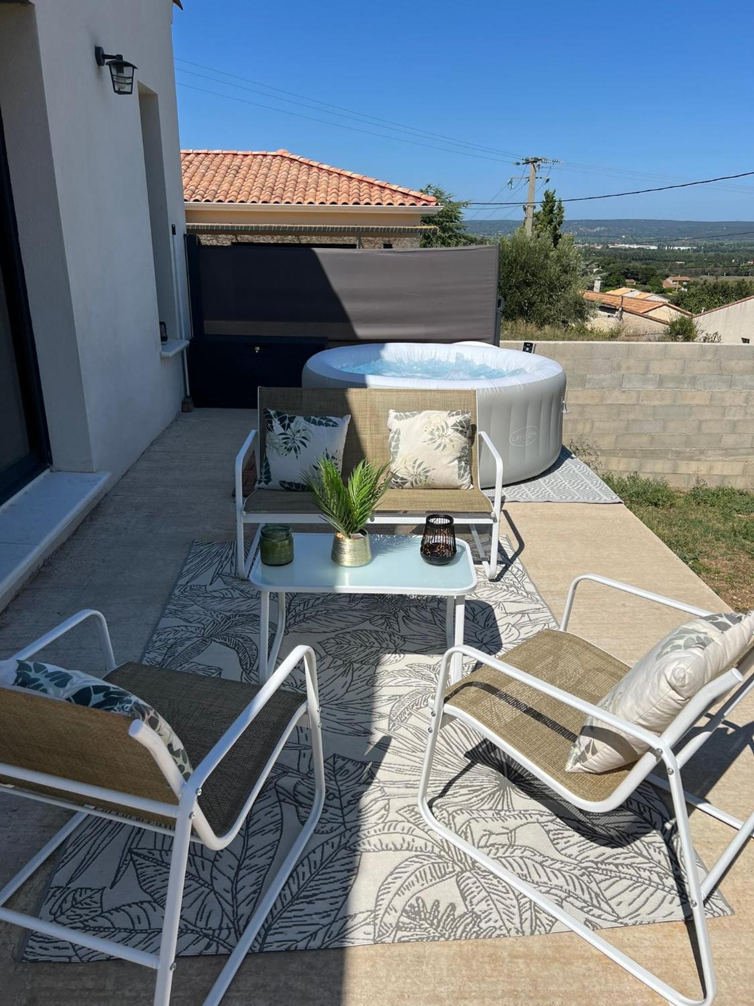 Agreable Villa Recente Au Coeur D'Un Charmant Petit Village Sernhac Luaran gambar